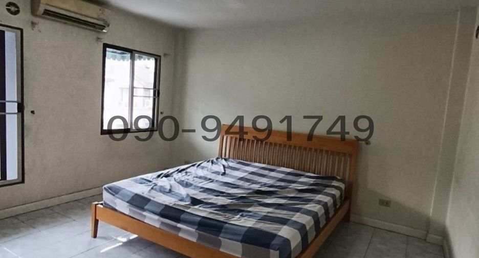 For rent 3 bedrooms townhouse in Suan Luang, Bangkok