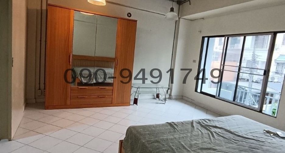 For rent 3 bedrooms townhouse in Suan Luang, Bangkok