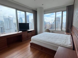 For rent 3 bedrooms condo in Pathum Wan, Bangkok