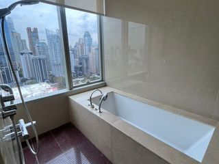 For rent 3 bedrooms condo in Pathum Wan, Bangkok