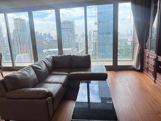 For rent 3 bedrooms condo in Pathum Wan, Bangkok
