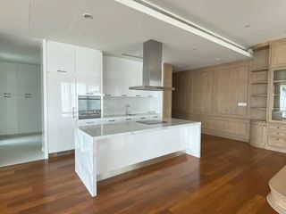 Wohnung zur Miete mit 4 Zimmer in Pathum Wan, Bangkok