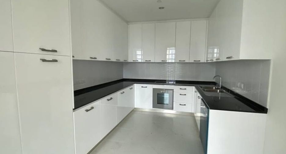 For rent 4 bedrooms condo in Pathum Wan, Bangkok