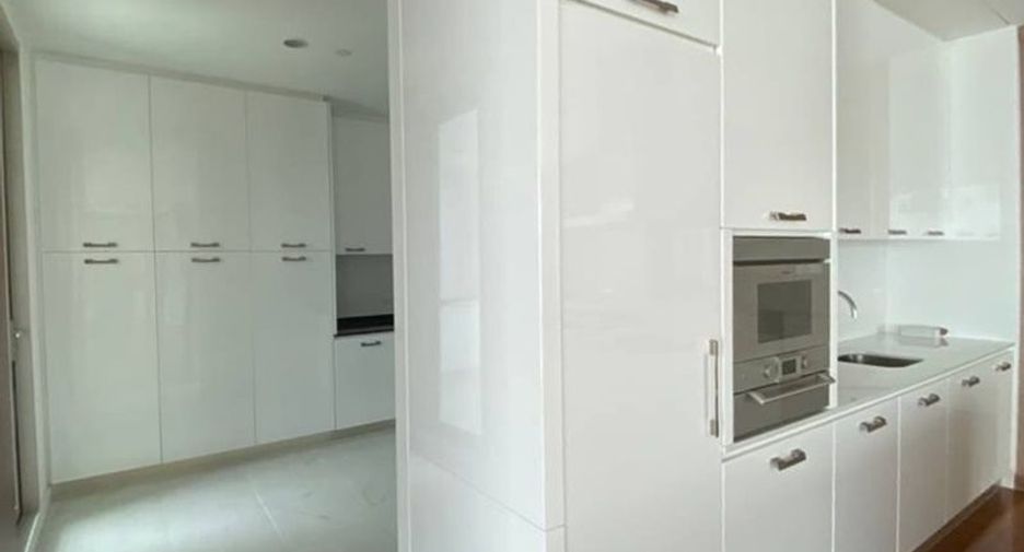 For rent 4 bedrooms condo in Pathum Wan, Bangkok