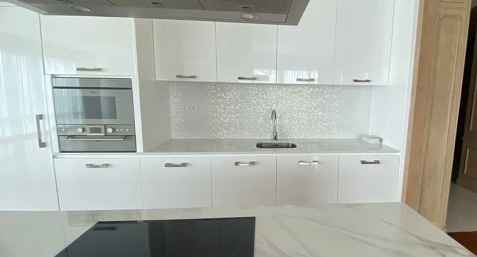 For rent 4 bedrooms condo in Pathum Wan, Bangkok
