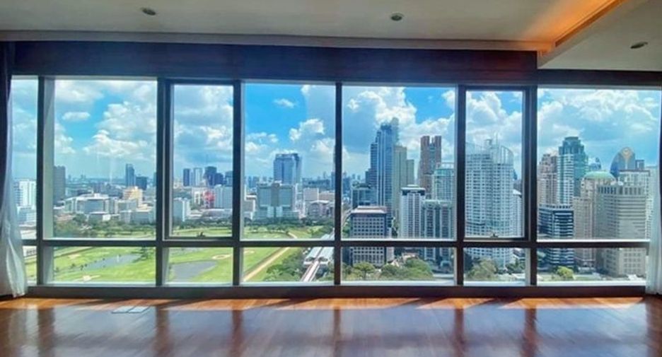 For rent 4 bedrooms condo in Pathum Wan, Bangkok
