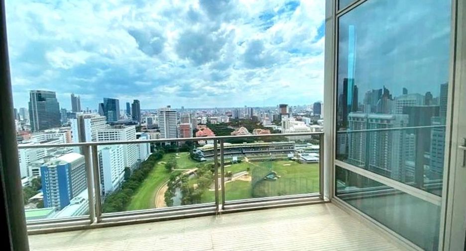 For rent 4 bedrooms condo in Pathum Wan, Bangkok
