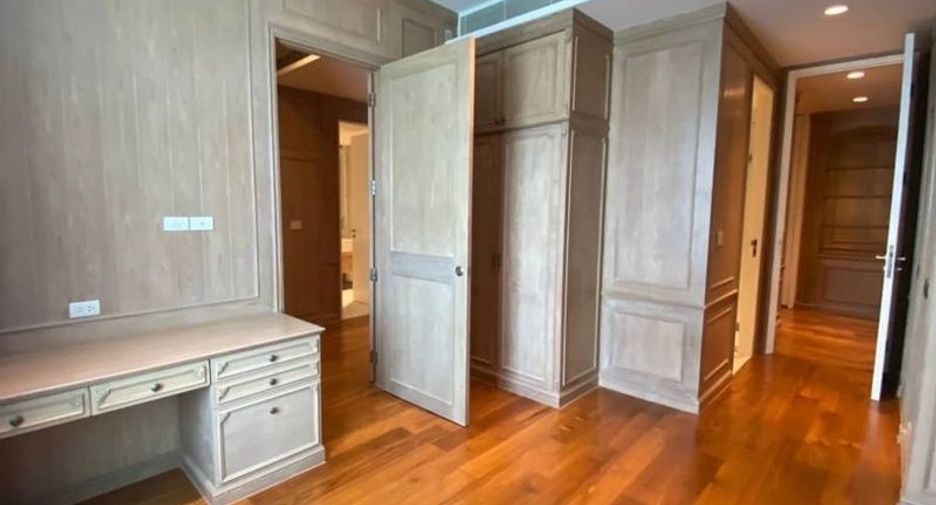 For rent 4 bedrooms condo in Pathum Wan, Bangkok