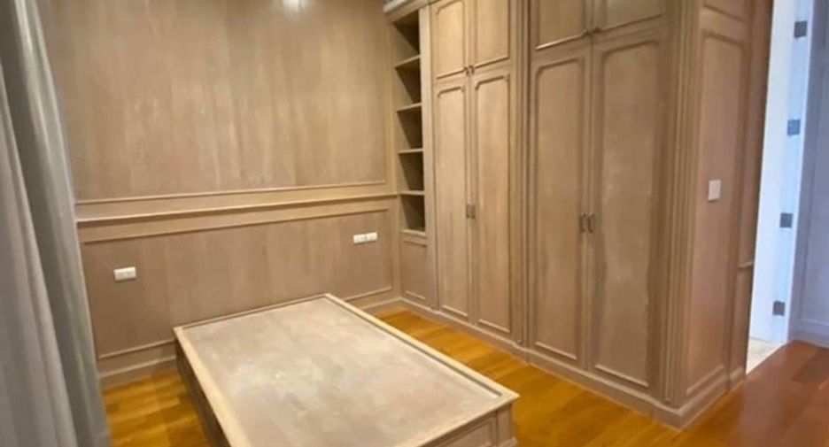 For rent 4 bedrooms condo in Pathum Wan, Bangkok