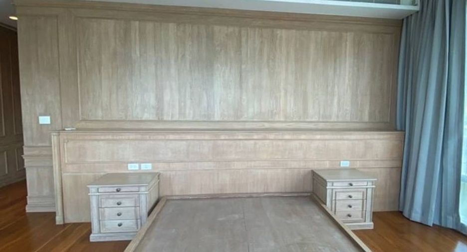 For rent 4 bedrooms condo in Pathum Wan, Bangkok