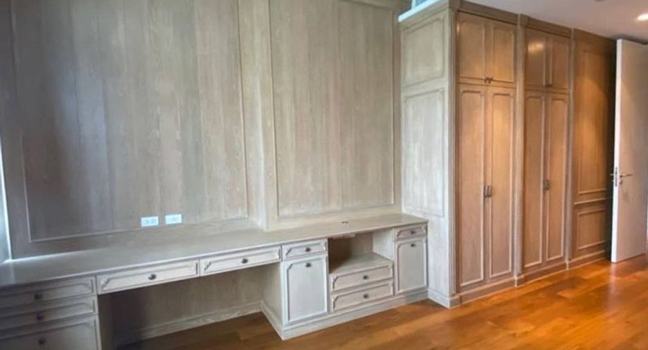 For rent 4 bedrooms condo in Pathum Wan, Bangkok