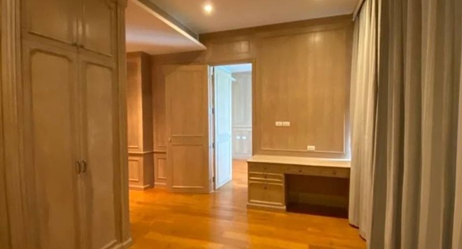 For rent 4 bedrooms condo in Pathum Wan, Bangkok