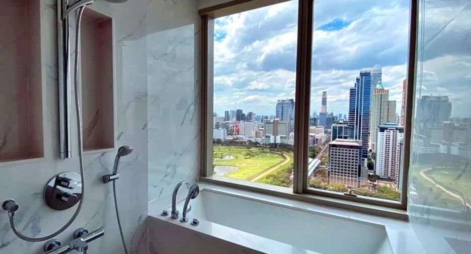 For rent 4 bedrooms condo in Pathum Wan, Bangkok