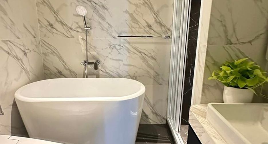 For rent 3 bedrooms condo in Bang Lamung, Chonburi