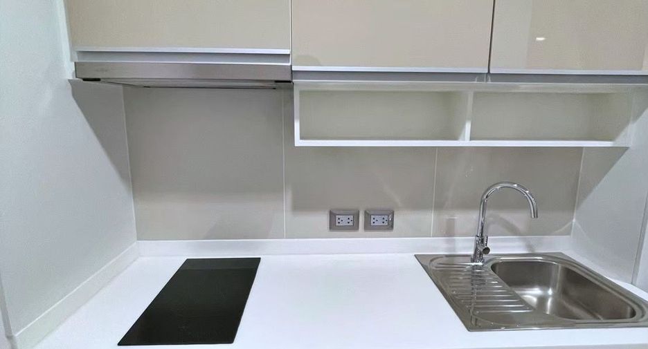 For rent and for sale 1 bed condo in Watthana, Bangkok