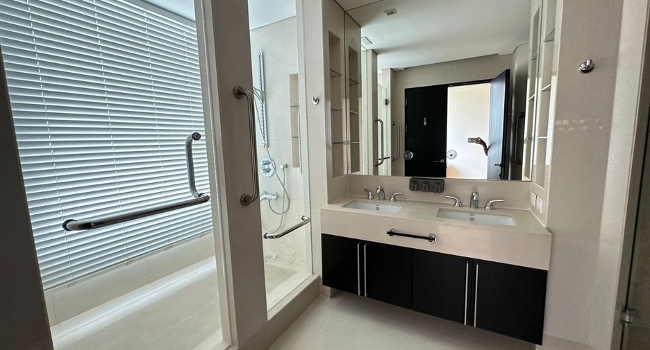 For rent 3 ベッドルーム condo in Pathum Wan, Bangkok