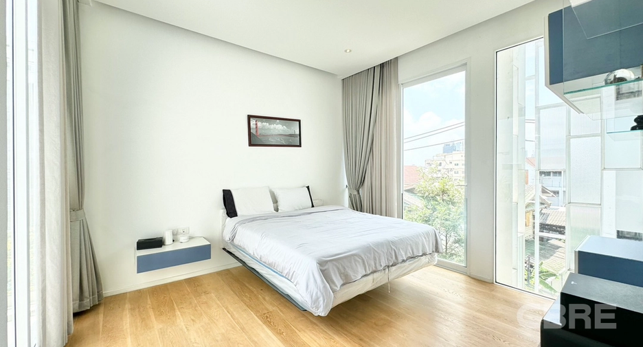 For sale 4 ベッドルーム house in Khlong Toei, Bangkok