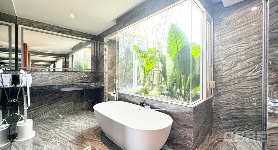 For sale 4 ベッドルーム house in Khlong Toei, Bangkok