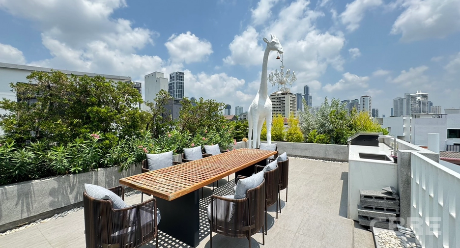For sale 4 ベッドルーム house in Khlong Toei, Bangkok