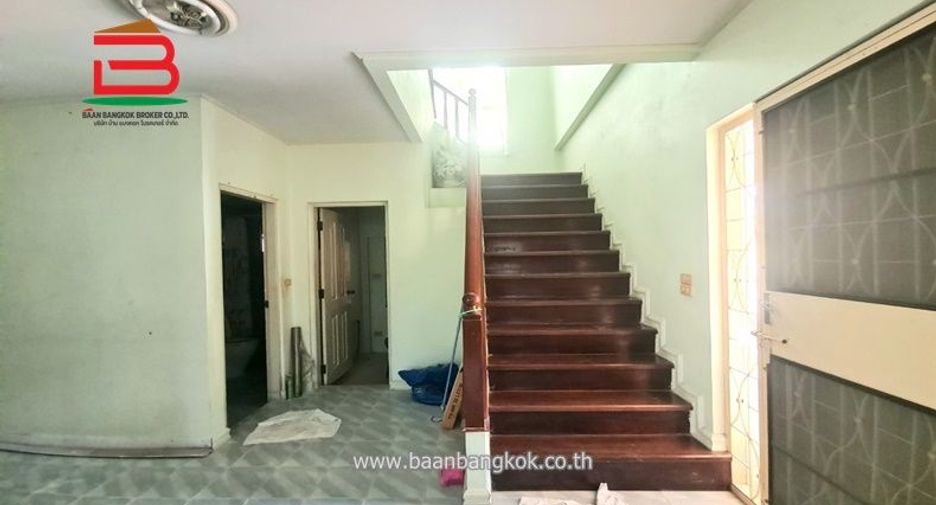 For sale 4 bedrooms house in Mueang Nonthaburi, Nonthaburi