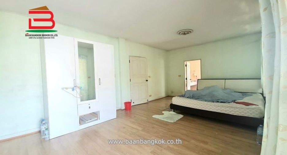 For sale 4 bedrooms house in Mueang Nonthaburi, Nonthaburi