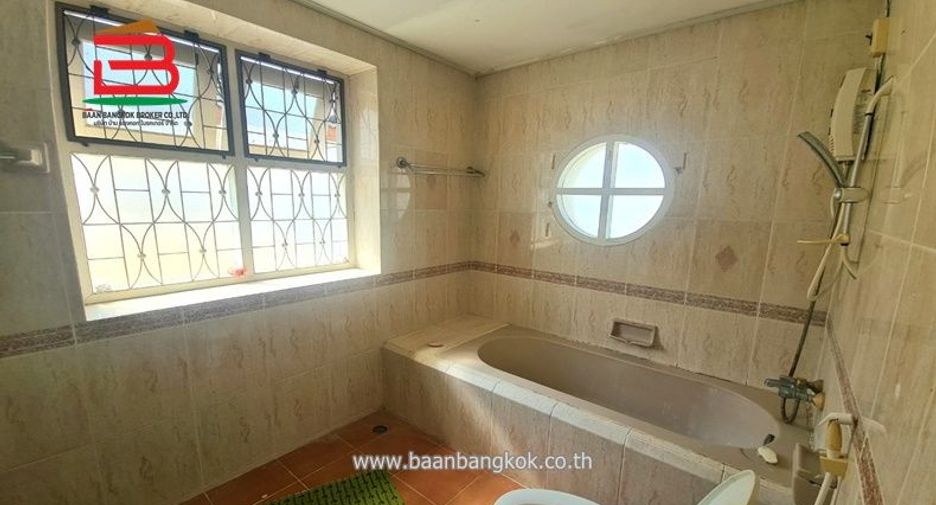 For sale 4 bedrooms house in Mueang Nonthaburi, Nonthaburi