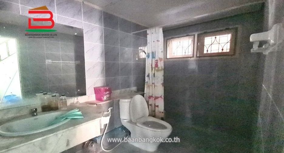 For sale 4 bedrooms house in Mueang Nonthaburi, Nonthaburi