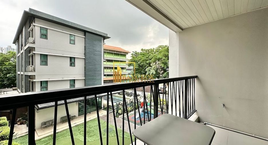 For rent 2 bedrooms apartment in Watthana, Bangkok