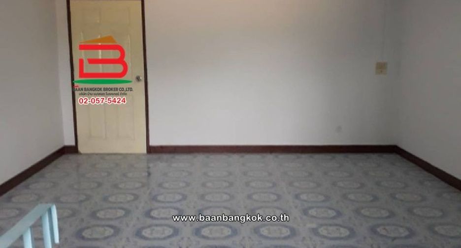For sale 4 bedrooms retail Space in Nong Chok, Bangkok