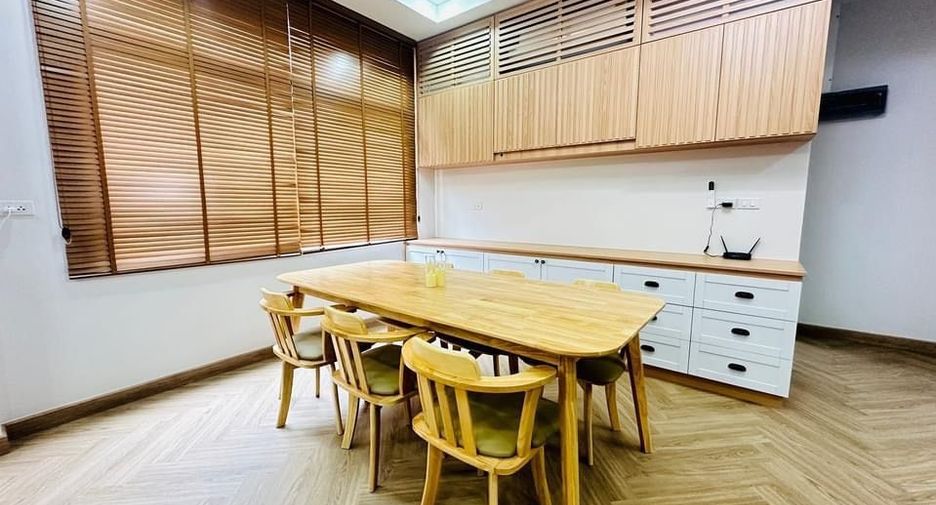 For rent 4 bedrooms house in Mueang Chiang Mai, Chiang Mai
