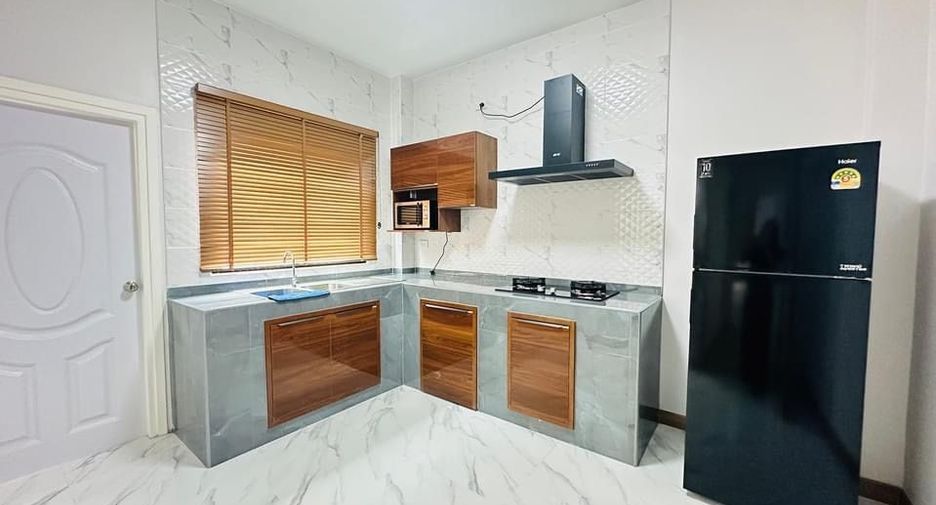 For rent 4 bedrooms house in Mueang Chiang Mai, Chiang Mai