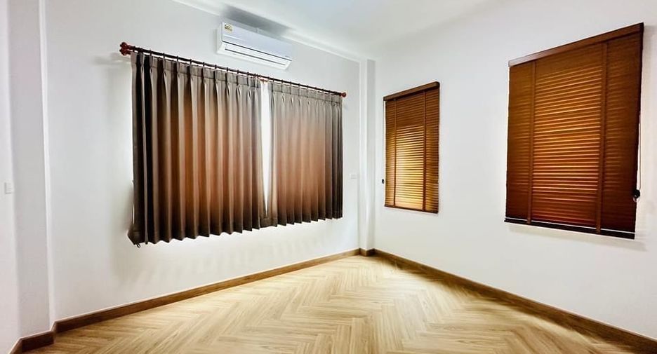 For rent 4 bedrooms house in Mueang Chiang Mai, Chiang Mai