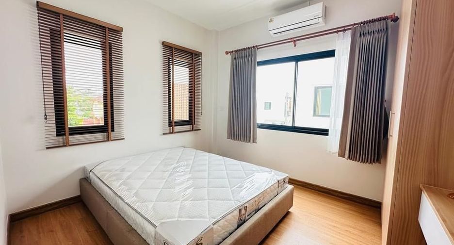 For rent 4 bedrooms house in Mueang Chiang Mai, Chiang Mai