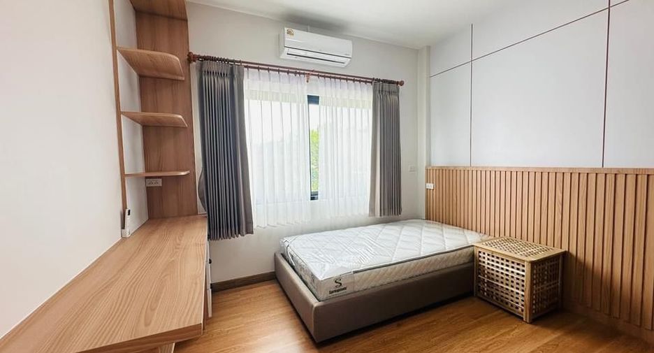 For rent 4 bedrooms house in Mueang Chiang Mai, Chiang Mai