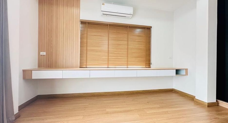 For rent 4 bedrooms house in Mueang Chiang Mai, Chiang Mai