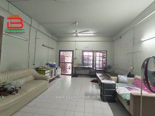 For sale 2 ベッドルーム townhouse in Chatuchak, Bangkok
