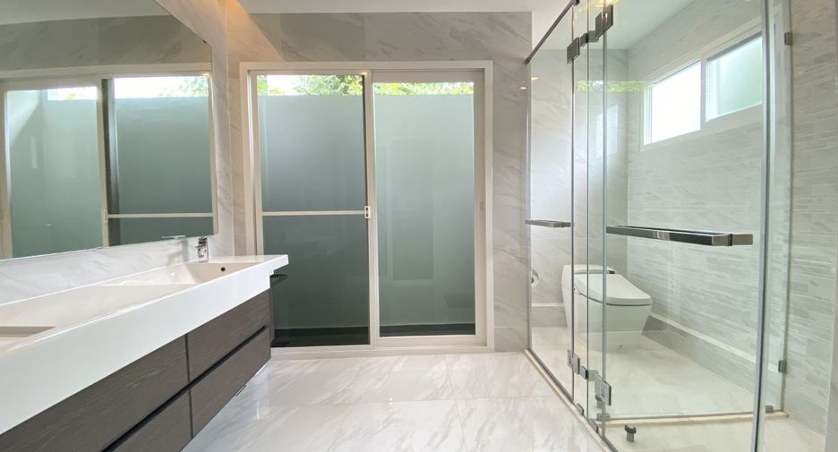 For sale 4 bedrooms house in Prawet, Bangkok