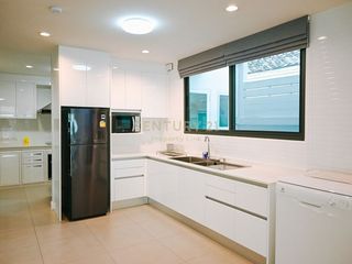For rent 4 ベッドルーム house in Phaya Thai, Bangkok