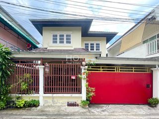 For sale 5 Beds house in Bangkok Noi, Bangkok