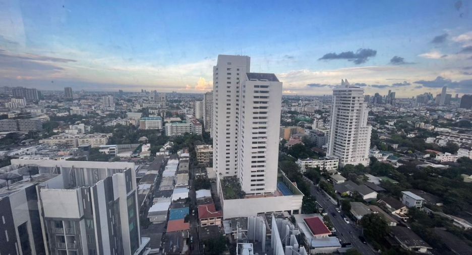 For rent and for sale 3 bedrooms condo in Watthana, Bangkok
