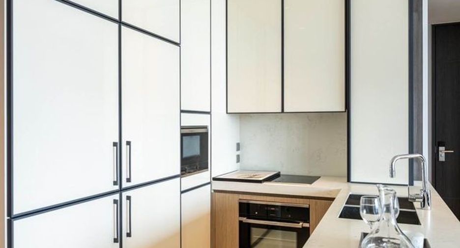 For rent 3 bedrooms condo in Khlong Toei, Bangkok
