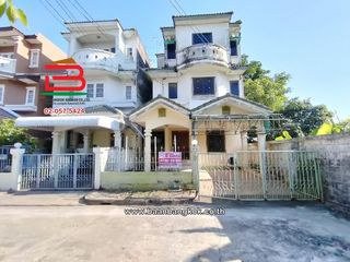 For sale 4 bedrooms townhouse in Don Mueang, Bangkok