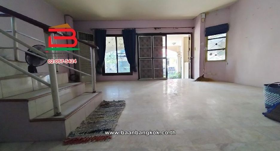 For sale 4 bedrooms townhouse in Don Mueang, Bangkok
