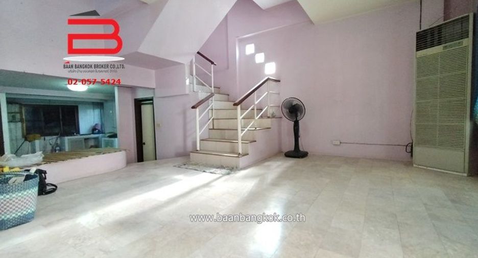 For sale 4 bedrooms townhouse in Don Mueang, Bangkok