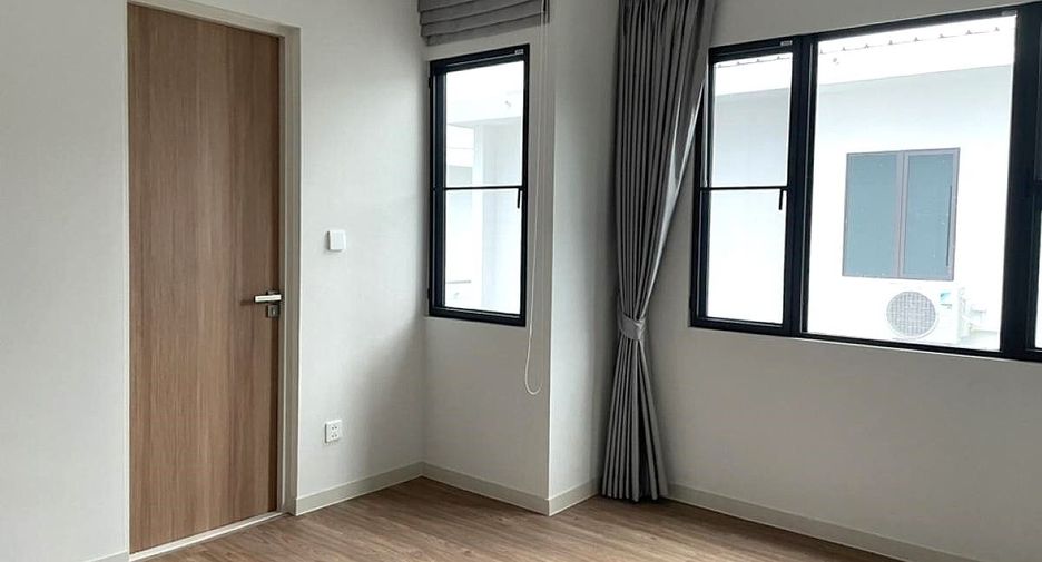 Casa en alquiler de 4 habitaciones en Bang Phli, Samut Prakan