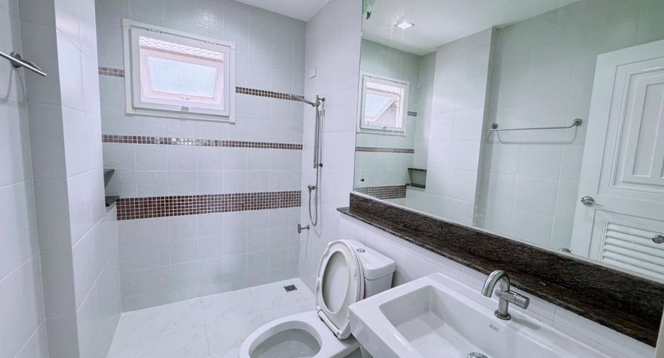 Haus zur Miete mit 3 Zimmer in Prawet, Bangkok
