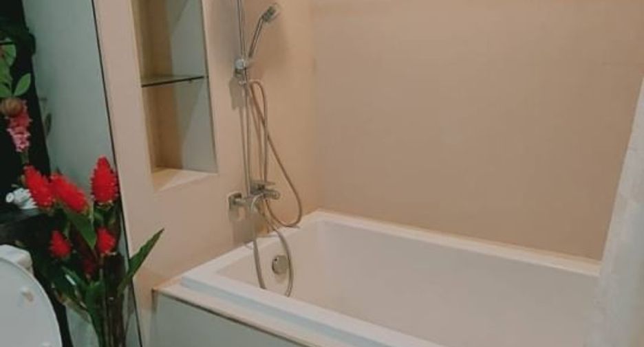 For sale 1 bed condo in Si Racha, Chonburi