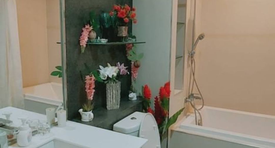 For sale 1 bed condo in Si Racha, Chonburi