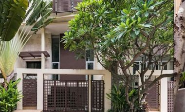 For rent and for sale 4 bedrooms townhouse in Yan Nawa, Bangkok