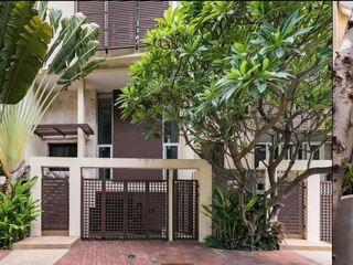 For rent and for sale 4 bedrooms townhouse in Yan Nawa, Bangkok